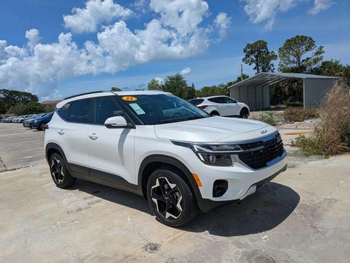 Snow White Pearl 2025 Kia Seltos EX