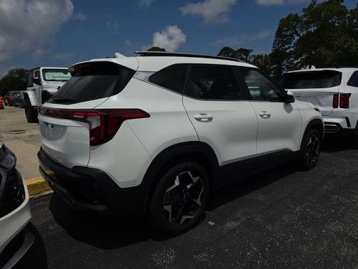 Snow White Pearl 2025 Kia Seltos EX