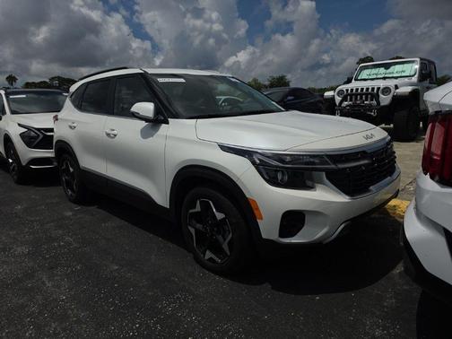 Snow White Pearl 2025 Kia Seltos EX
