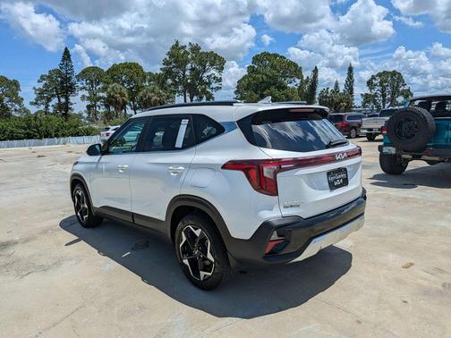 Snow White Pearl 2025 Kia Seltos EX