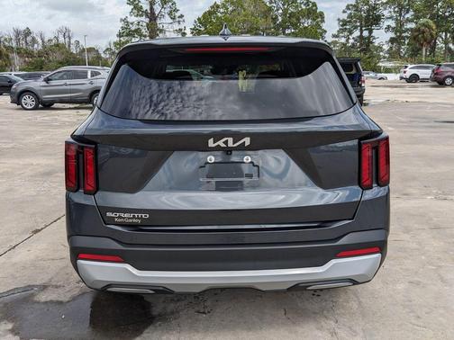 2024 Kia Sorento LX