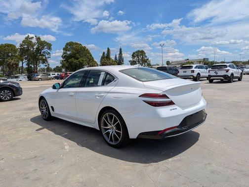 Uyuni White 2023 Genesis G70 2.0T
