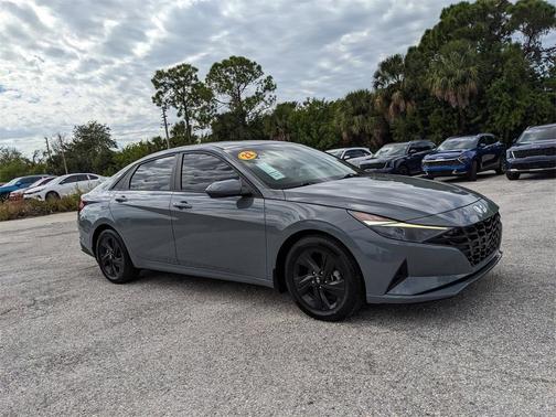 2022 Hyundai ELANTRA SEL