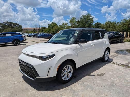 Clear White / Black Roof 2025 Kia Soul S