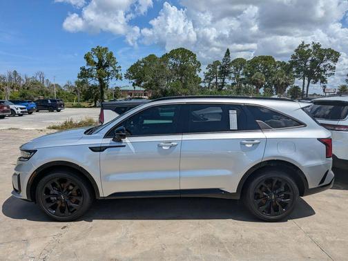 Sparkling Silver 2022 Kia Sorento SX