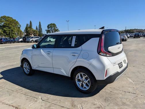 2024 Kia Soul LX