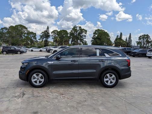 2023 Kia Sorento LX