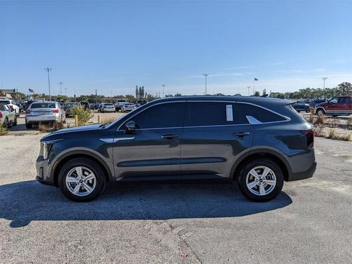 2024 Kia Sorento LX