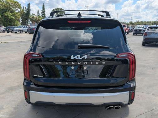 Ebony Black 2024 Kia Telluride S