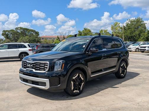 Ebony Black 2024 Kia Telluride S