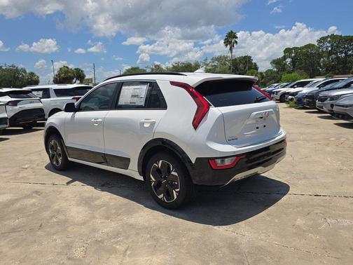 Snow White Pearl 2026 Kia Niro EV Wind