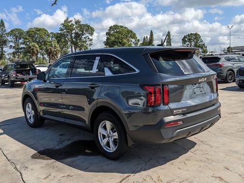 2023 Kia Sorento LX
