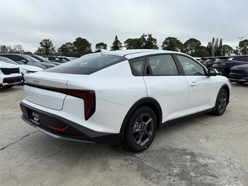 2025 Kia K4 LXS