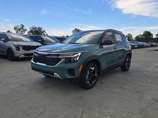 Blue / Black 2026 Kia Seltos S