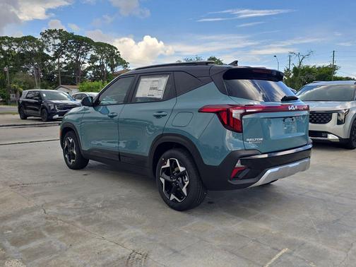 Blue / Black 2026 Kia Seltos S