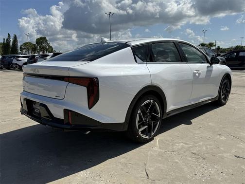 2025 Kia K4 GT-Line