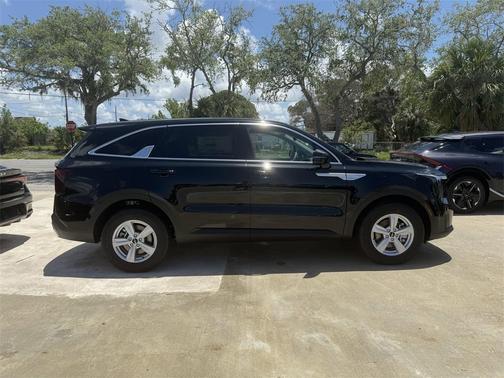 2025 Kia Sorento LX