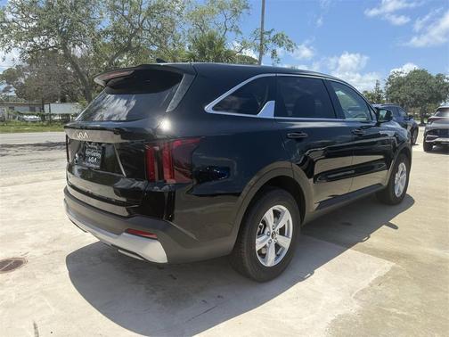 2025 Kia Sorento LX