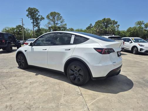 2024 Tesla Model Y Long Range