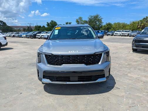 Everlasting Silver 2025 Kia Sorento S