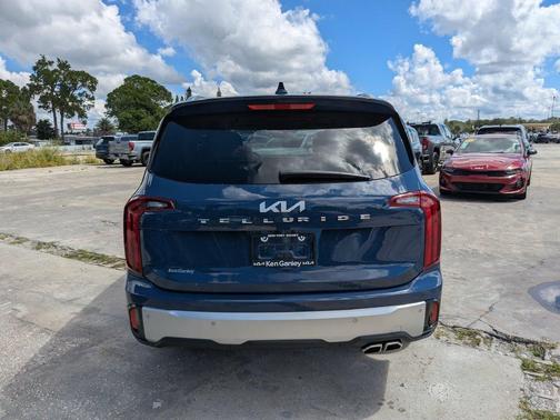 Midnight Black 2024 Kia Telluride S