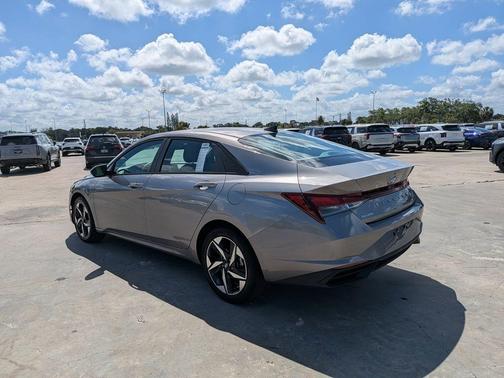 Metal 2023 Hyundai ELANTRA SEL