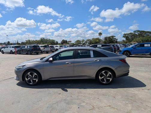 Metal 2023 Hyundai ELANTRA SEL