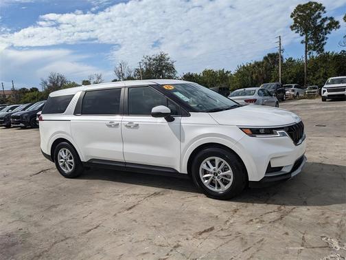 2024 Kia Carnival LX