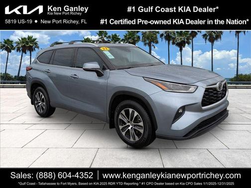 Moon Dust 2021 Toyota Highlander XLE