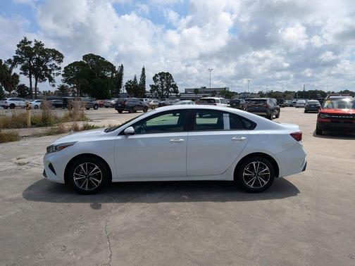 Snow White Pearl 2024 Kia Forte LXS