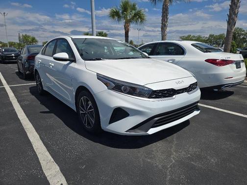 Snow White Pearl 2024 Kia Forte LXS