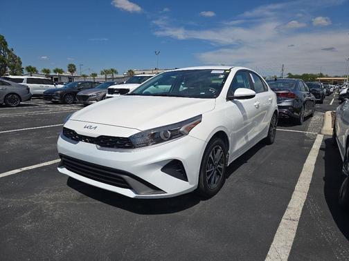 Snow White Pearl 2024 Kia Forte LXS