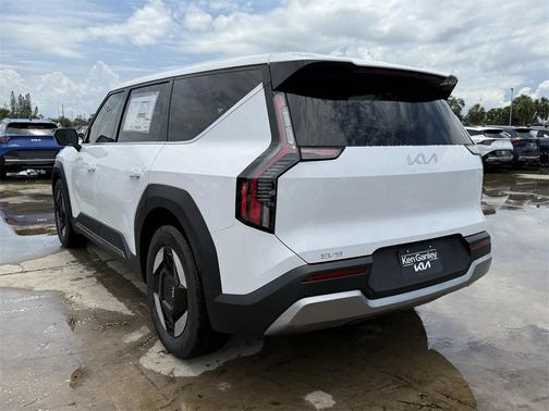 2026 Kia EV9 Light Long Range