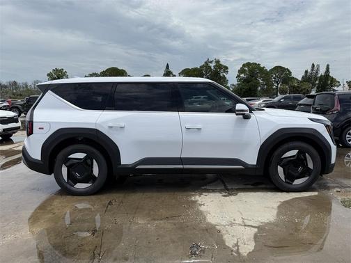 2026 Kia EV9 Light Long Range