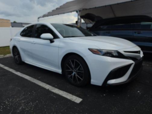 Super White 2021 Toyota Camry SE