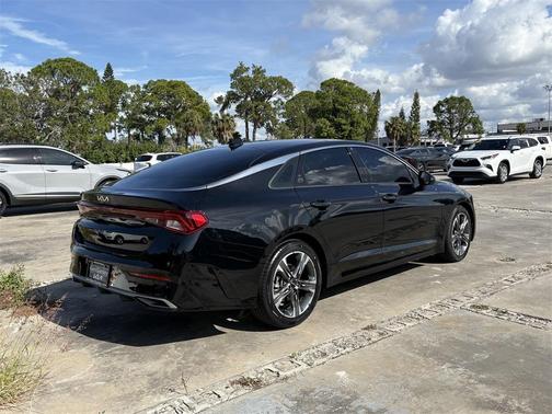 2022 Kia K5 EX