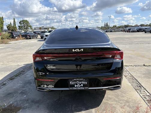 2022 Kia K5 EX