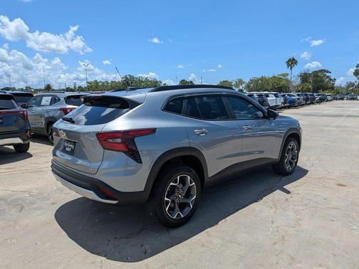 Sterling Gray Metallic 2025 Chevrolet Trax LT