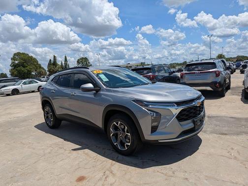 Sterling Gray Metallic 2025 Chevrolet Trax LT
