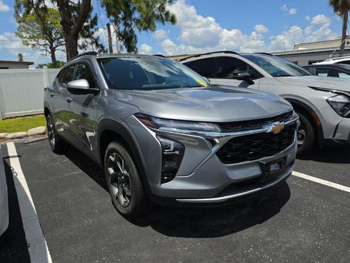 Sterling Gray Metallic 2025 Chevrolet Trax LT