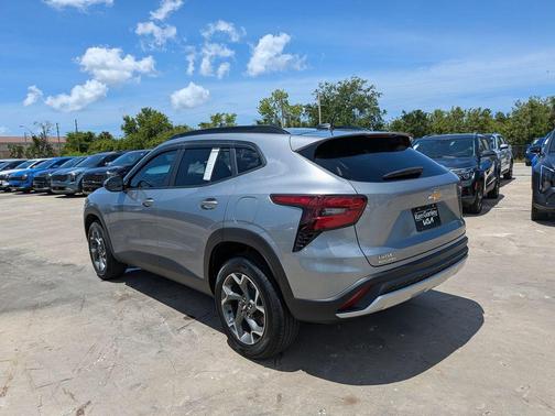 Sterling Gray Metallic 2025 Chevrolet Trax LT