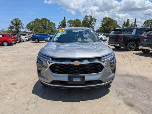 Sterling Gray Metallic 2025 Chevrolet Trax LT