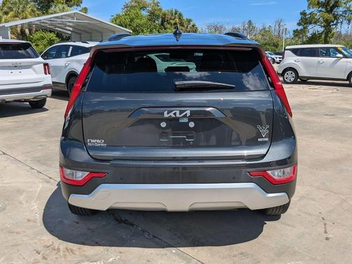 Graphite Gray 2024 Kia Niro EX