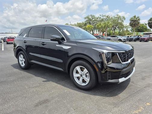 2025 Kia Sorento LX