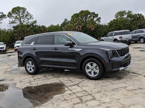 2025 Kia Sorento LX