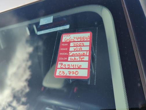 2023 Kia Carnival LX