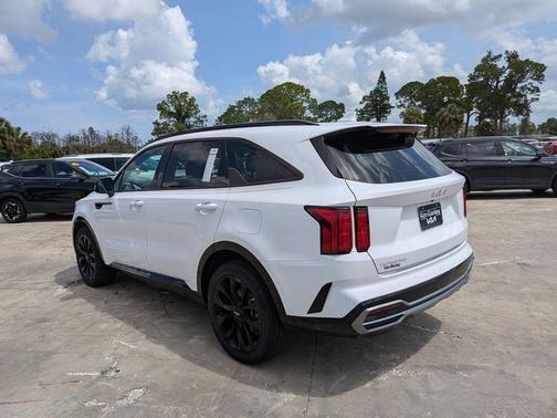 Glacial White Pearl 2023 Kia Sorento SX