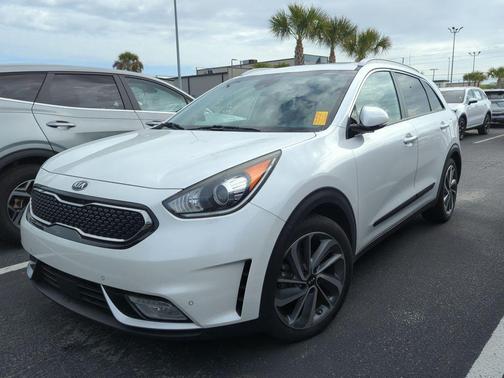 Snow White Pearl 2018 Kia Niro Touring