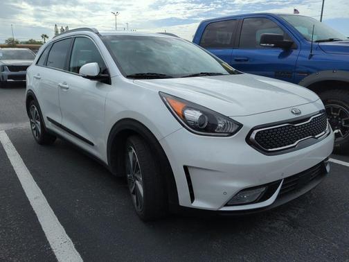 Snow White Pearl 2018 Kia Niro Touring