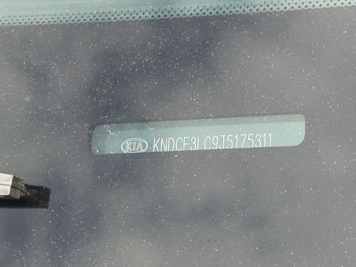 Snow White Pearl 2018 Kia Niro Touring